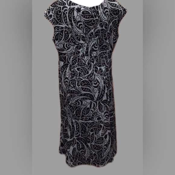 GLAMOUR Empire Waist Monochrome Black and Gray Print Dress,‎ Size 14W - Picture 4 of 6